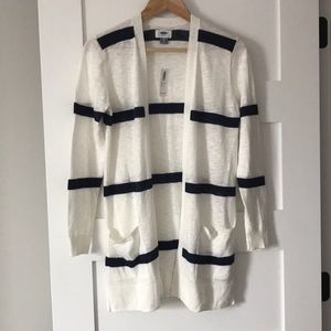Old navy women’s striped sweater with pockets